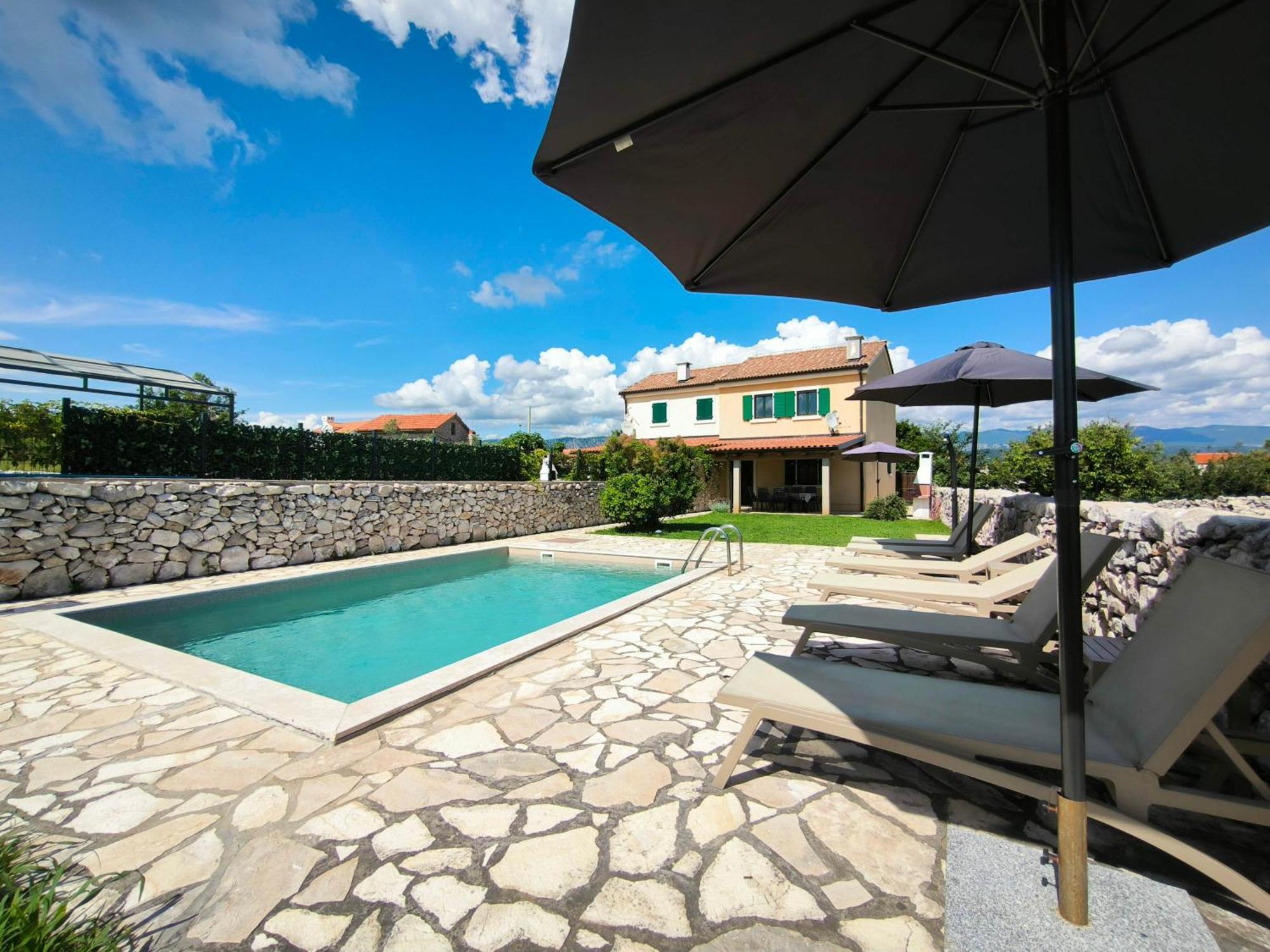 Villa Mikulica *